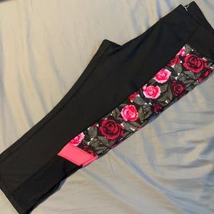 Betsey Johnson workout Capri legging
